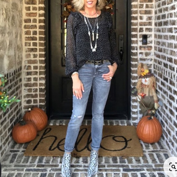 NWOT- Cabi- SET Sinatra Blouse (Medium #3956) and Sinatra Skirt (Size 8 #4024) - Picture 3 of 16